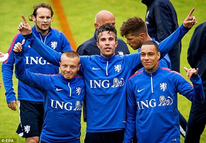Van Persie chính thức lên tiếng về tương lai
