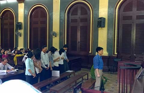 Lừa 44 tỉ, một cán bộ tín dụng bị tù chung thân