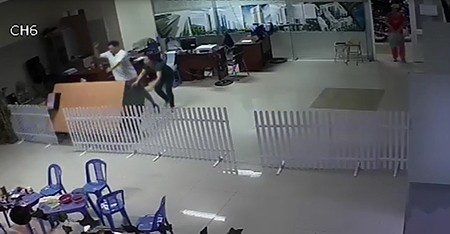 Cư dân đại náo văn phòng ban quản lý chung cư Phú Thọ Hòa