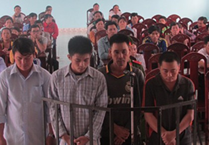 Bán đàn vịt của chủ lấy tiền mua xe máy