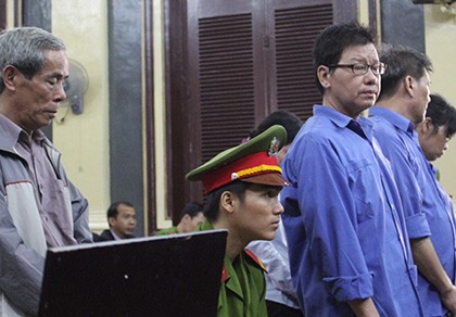 "Tiếp tay" cho lừa đảo, 4 cán bộ ngân hàng lãnh án