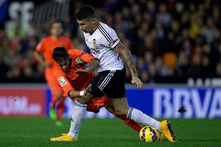 Hậu vệ xuất sắc nhất La Liga tuyệt vọng vì không thể đến M.U