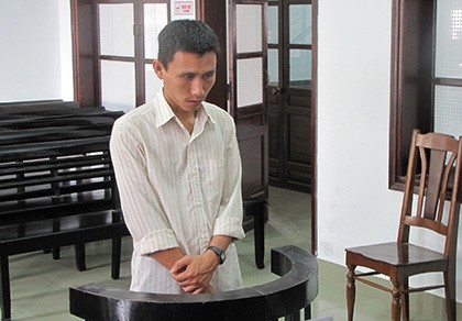 Nảy sinh lòng tham khi chở vợ con đi khám bệnh, lãnh 9 tháng tù