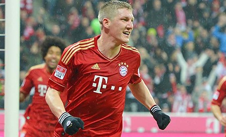 M.U sắp mua được Schweinsteiger với giá bèo