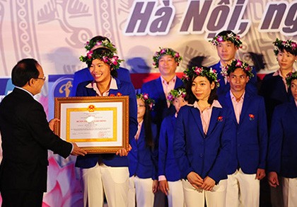 Ánh Viên nhận Huân chương Lao động hạng nhì
