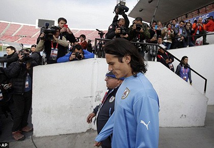 Nhận hung tin, Cavani có thể lỡ Copa America