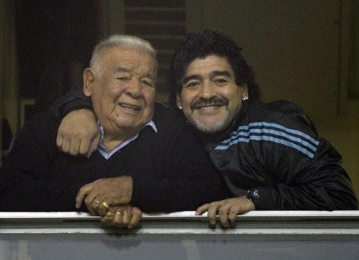 Bố của huyền thoại Maradona qua đời