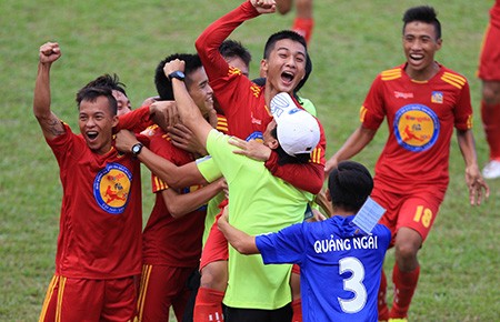 VCK bóng đá U-17: Quảng Ngãi và Viettel vào bán kết