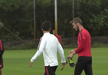 Bản tin tối (8/7): Real mua thủ môn mới, De Gea tuơi cười tập luyện, Man City 'bỏ' Pogba