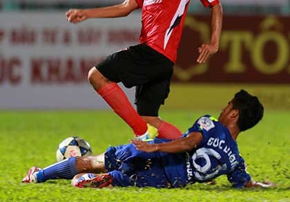 Vòng 16 Toyota V-League: Hơi nóng sau gáy