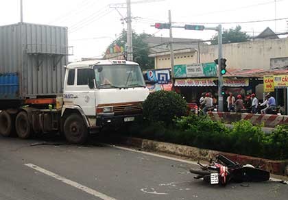 Vì sao xe container thành “hung thần”? - Bài 2: Tuyển tài xế kiểu “vơ bèo gạt tép”