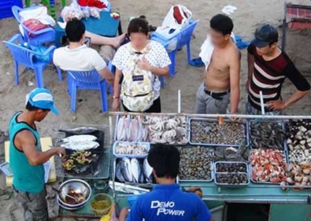 Bãi tắm Vũng Tàu nhếch nhác vì kiốt tự phát
