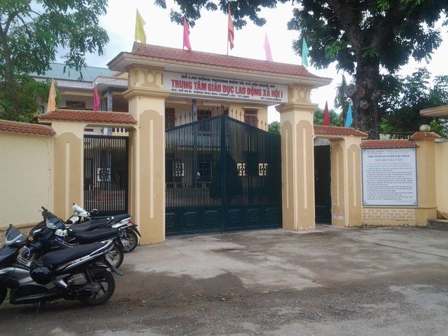Một cán bộ chết trong tư thế treo cổ