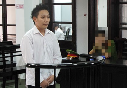 Rủ bạn học cũ đi uống nước rồi mượn tài sản đem bán