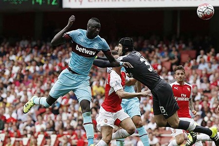 Petr Cech sai lầm khiến Arsenal thua trận: Từ thiên đường xuống địa ngục