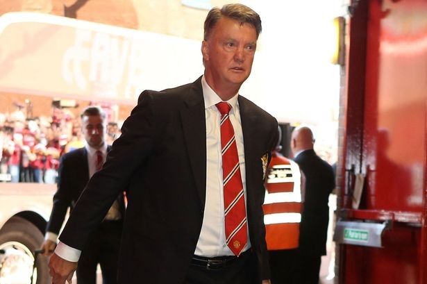 Van Gaal xác nhận M.U vẫn đang tìm một trung vệ