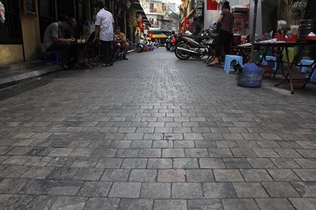 Hà Nội tạm dừng lát đá 11 tuyến phố cổ