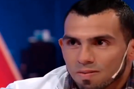 Carlos Tevez và câu chuyện tình bạn cảm động khiến MC cũng phải khóc
