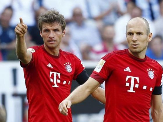 Van Persie mất chức đội trưởng tuyển Hà Lan vào tay Robben