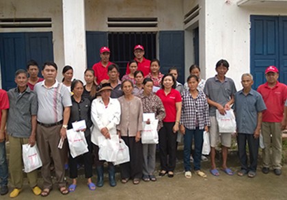 Trao 400 phần quà cho bà con vùng lũ Quảng Ninh