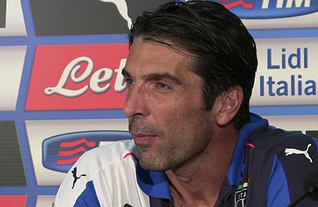 Đội trưởng tuyển Ý, Buffon: 'Hãy cho người nhập cư một tương lai'