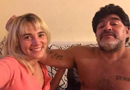 Cậu bé vàng Maradona lại… cưới vợ