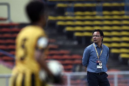 Bóng đá Malaysia khủng hoảng: HLV tạm quyền Ong Kim Swee cũng từ chức