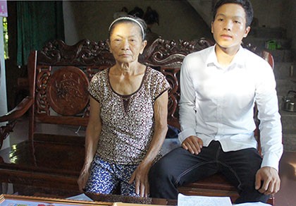 Bị trường quân sự từ chối vì có một quả thận, thí sinh mồ côi bật khóc