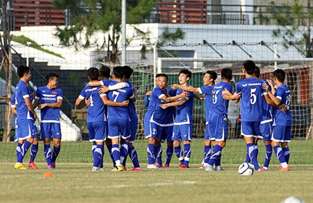 Chùm ảnh tuyển Việt Nam tập luyện chuẩn bị 'đấu' Thái Lan