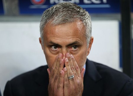 Mourinho nhận án phạt hơn 1,7 tỉ đồng vì chỉ trích trọng tài