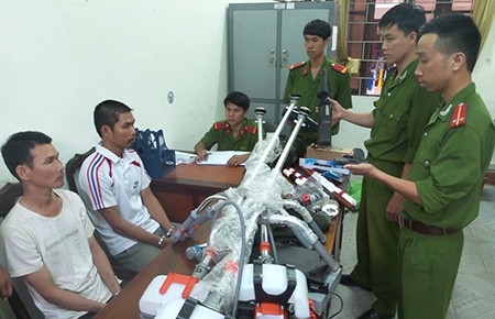Hai đạo chích công sở sa lưới