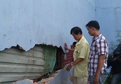 Sập gác xưởng keo, hai công nhân tử vong
