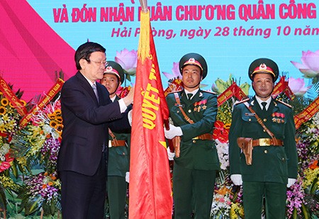 Chủ tịch nước trao huân chương Quân công hạng Nhất cho lực lượng vũ trang Quân khu 3