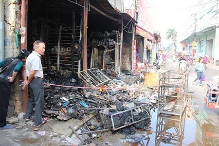 Cháy cửa hàng sữa, nhiều hàng hóa bị thiêu rụi