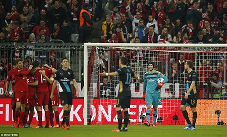 Bayern Munich 5-1 Arsenal: Thua tan nát, ‘pháo thủ’ lâm nguy