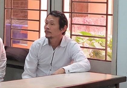 'Say' ma túy, ném bình ga vào lực lượng công an