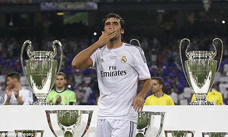 Tạm biệt ‘chúa nhẫn’ Raul Gonzalez