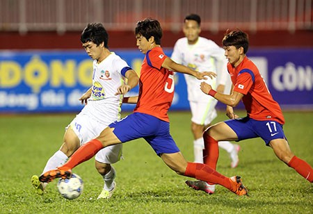 Giải U-21 Quốc tế Báo Thanh Niên: ĐKVĐ HAGL 'gãy' trận đầu