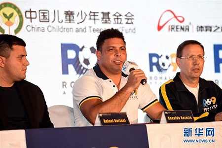 'Ro béo’ khai trương ba học viện bóng đá ở Trung Quốc