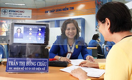 Ngành điện nhắn tin chúc mừng, tặng quà cho khách hàng
