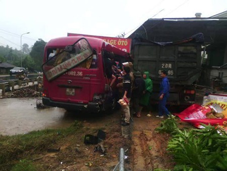Tai nạn kinh hoàng, 7 người nguy kịch