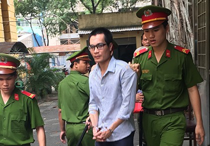 Nam thanh niên nổ súng cướp tiệm vàng giữa ban ngày