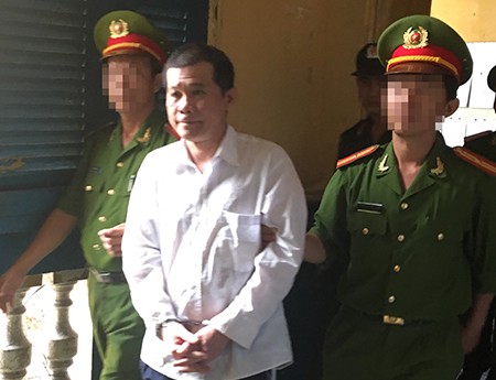 Đòi 'yêu' không được, chồng chích điện giết vợ
