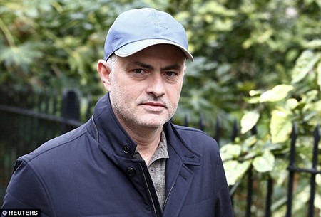 Thật hư chuyện Man United liên hệ với Mourinho