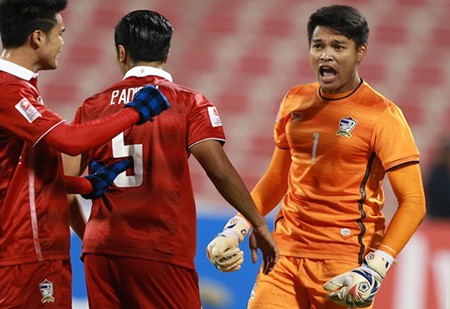 VCK U-23 châu Á: Thái Lan 'hút chết', Nhật, Hàn cùng thắng 'nhọc'