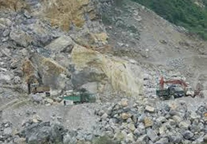 Sập mỏ đá, 7 người thương vong, nhiều công nhân còn mắc kẹt