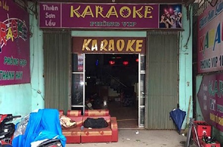 Hàng chục người điên cuồng 'bay' trong quán karaoke