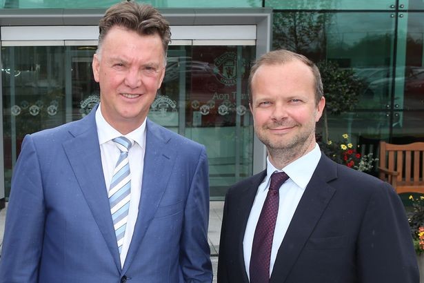 Man Utd lên tiếng về tương lai của Louis Van Gaal