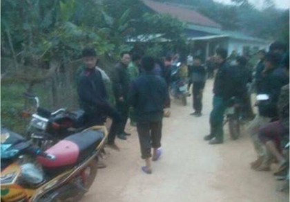 Phát hiện thi thể một hài nhi sau vườn nhà
