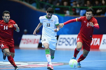 Thua đậm Iran, Futsal Việt Nam tranh HCĐ với Thái Lan